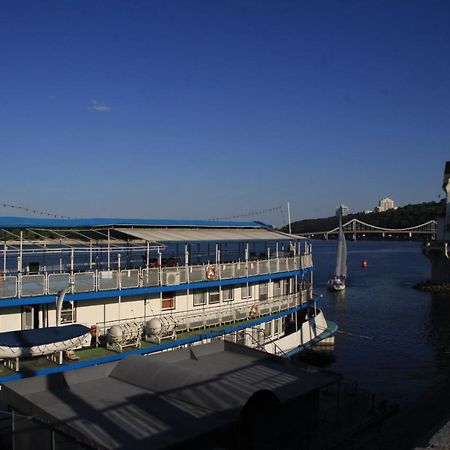 Bogdan Khmelnytskyi Hotel Kyiv Exterior photo
